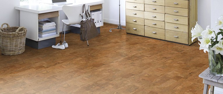 Fußwarme Korkböden und Linoleum bei Steib